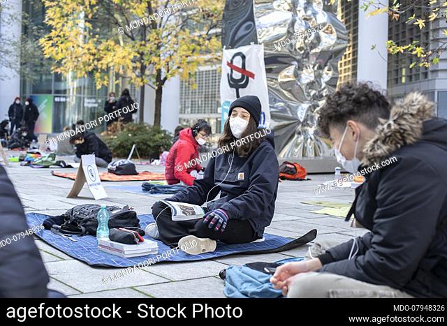 Students belonging to the Studenti Presenti movement demonstrate peacefully under the Palazzo della Regione Lombardia following the distance education imposed...