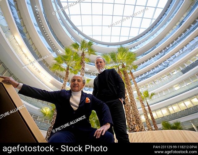29 November 2023, Hamburg: Architect Hadi Teherani (l) sits next to Christian Bergmann, partner of Hadi Teherani Architects and project manager