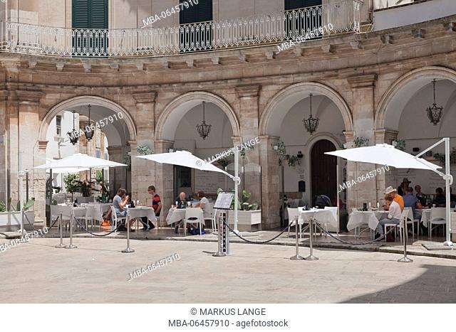 Restaurant in arcades, Piazza Maria Immacolata, Martina Franca, Valle d'Itria, province of Taranto, Apulia, Italy
