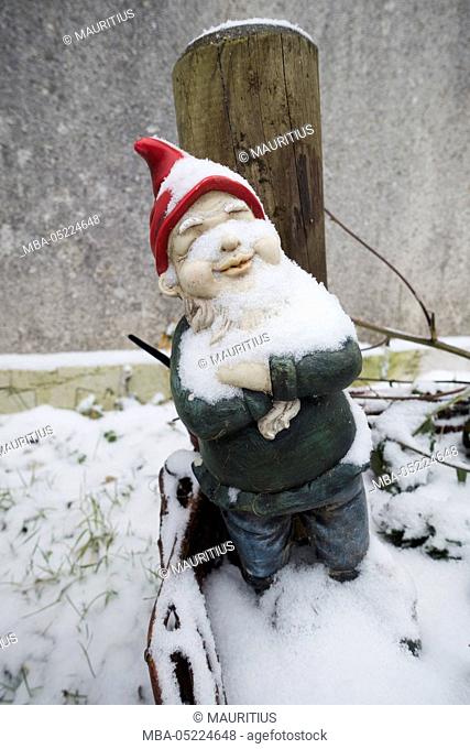 Garden gnome in the snow