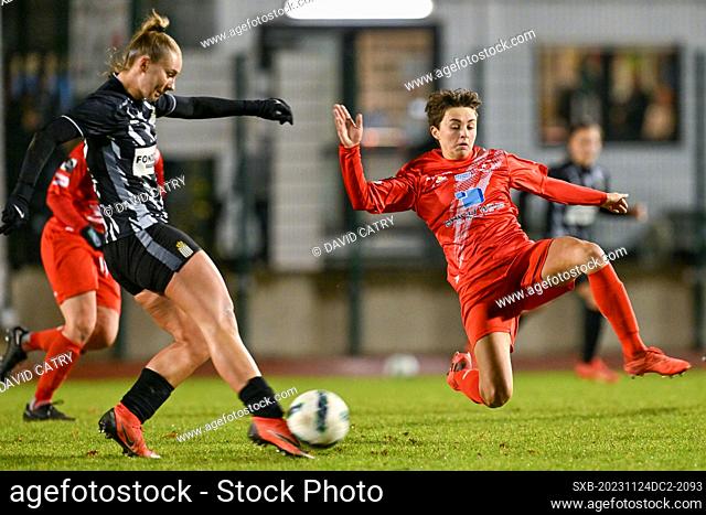 Celia Ernesti (29) of Charleroi pictured fighting for the ball with Camille Dinjart (8) of Woluwe during a female soccer game between FC Femina White Star...
