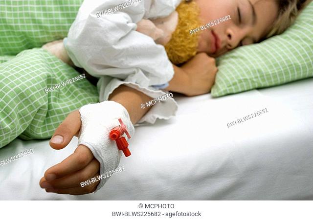 1o yeras old child lying in bed in in children hospital