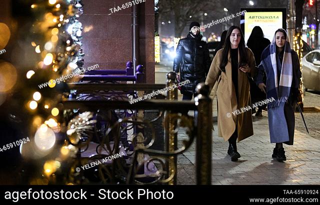 RUSSIA, GROZNY - DECEMBER 19, 2023: Girls are seen in a city street decorated for the upcoming winter holidays. Yelena Afonina/TASS