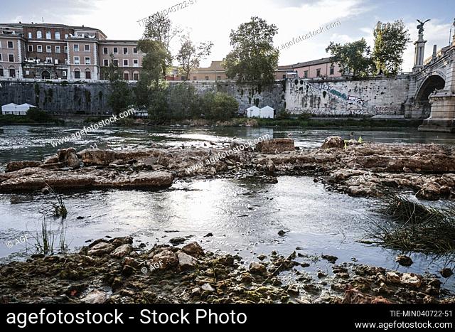 Due to the heat wave and drought, the Tiber River brings to light the remains of Nerone's bridge, near the Vittorio Emanuele II Bridge