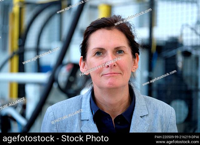 09 May 2022, Saxony, Chemnitz: Heike Illing-Günther, Director at the Saxon Textile Research Institute. The institution is celebrating its 30th anniversary
