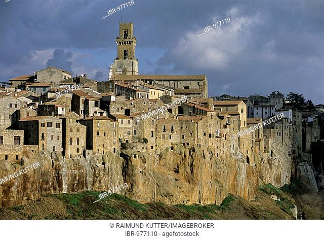 Campanile of the Cattedrale dei Santi Pietro e Paolo, Tufffelsen, Pitigliano, Grosseto province, Tuscany, Italy, Europe