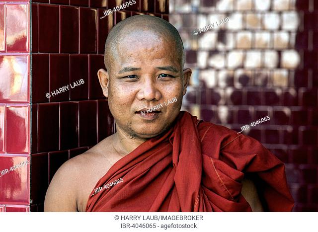 Monk at the Mahamuni Buddha Temple or Mahamuni Pagoda, portrait, Mandalay, Myanmar
