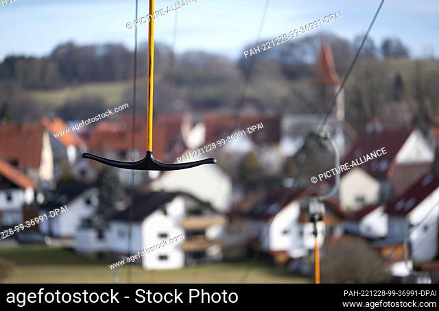 28 December 2022, Baden-Wuerttemberg, Donnstetten: Hangers of a ski lift can be seen in front of a village. Photo: Marijan Murat/dpa