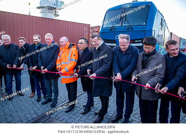 12 November 2019, Mecklenburg-Western Pomerania, Sassnitz: Dong Wanxu (5th from right), CEO of Beijing Trans Eurasia International Logistics