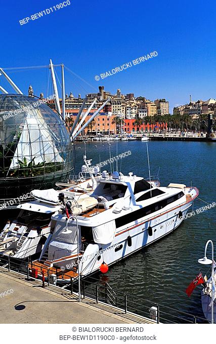 Wlochy - Liguria - Genua - port Genuanski - panorama z widokiem na miasto - kompleks rozrywkowy Akwarium Genuanskie - w tle winda panoramiczna i szklana...