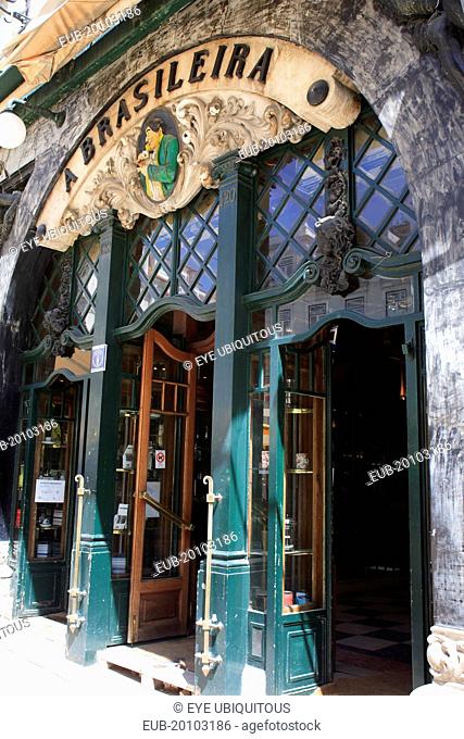 Cafe a Brasileira exterior and entrance