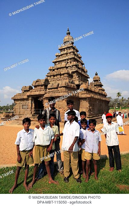 School children near Shore temple dedicated to gods Vishnu and Shiva built during the reign of Pallava King Rajasimha (c