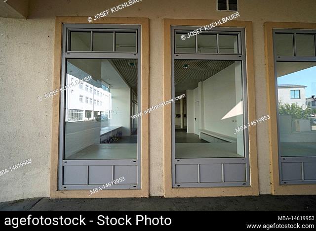 Germany, Bavaria, Upper Bavaria, Altötting, retail, vacant store, empty store windows, outside