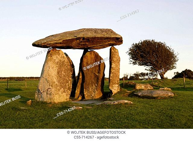 Pentre Ifan, near Newport Bay, Presley Hills, cromlech, Bronze-Age megalithic site dating from at least 4000 B.C, Pembrokeshire, Wales, UK