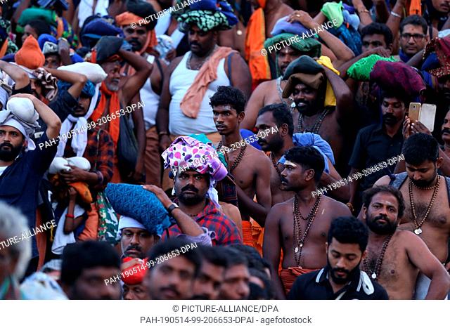 15 April 2019, India, Pamba: Believing Hindus stand in line at the Sabarimala temple in South India to pray at the shrine to the god Ayyappa