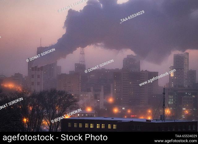 SUDAN, YEKATERINBURG - DECEMBER 7, 2023: Chimney fumes drift over the city. Donat Sorokin/TASS
