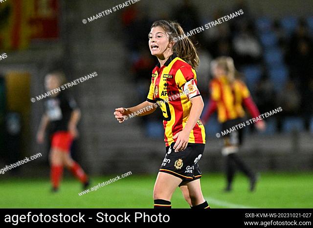 Isabel Scenevels (22) of KV Mechelen during a female soccer game between KV Mechelen and FC Femina WS Woluwe on the seventh matchday of the 2023 - 2024 season...