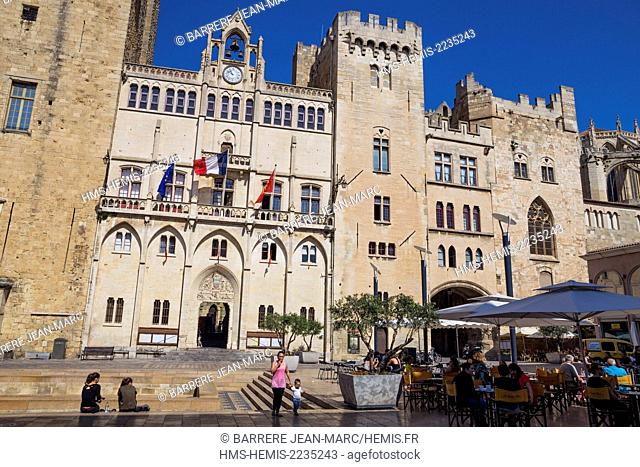 France, Aude, Narbonne, city hall sqare, Palais des Archeveques (the Archbishops Palace) and remains of the Via Domitia
