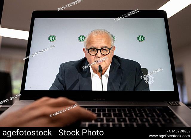 Fritz Keller (DFB President) can be seen on the screen of a laptop. GES / Fussball / GES / Fußball / DFB, Virtually implemented Bundestag in the Corona crisis