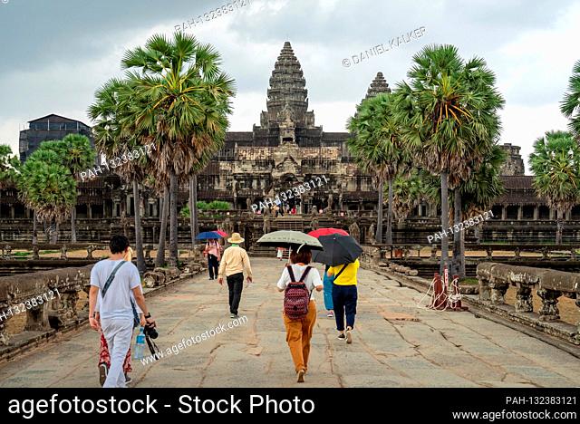 Cambodia: Temple complex Angkor Wat, seen from the west..Photo from May 10th, 2019. | usage worldwide. - Siem Reap/Siem Reap/Cambodia