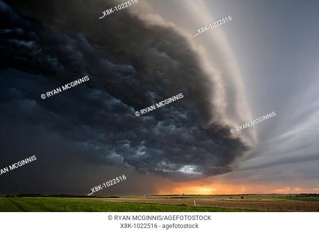 Squall line in northcentral Kansas, May 26, 2006