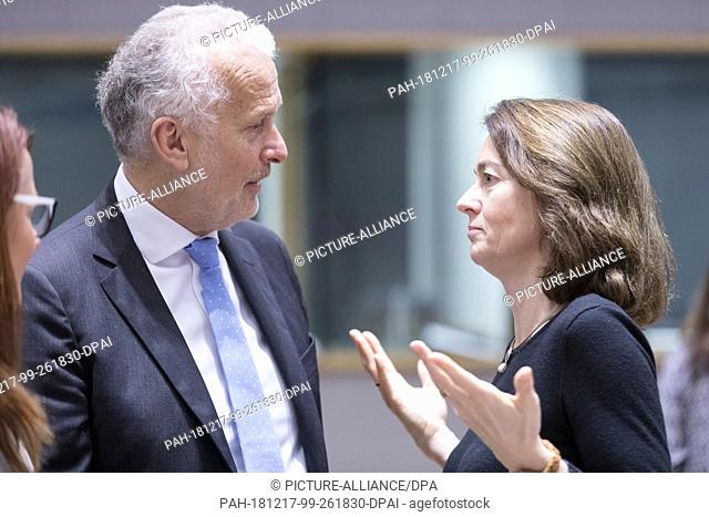 07 December 2018, Belgium, Brüssel: 07.12.2018, Belgium, Brussels: Slovenian Justice Minister Andreja Katic (L) and the German Federal Minister of Justice and...