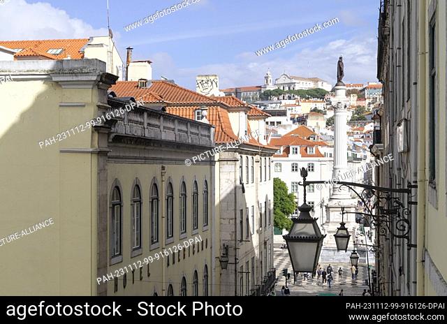 PRODUCTION - 27 October 2023, Portugal, Lissabon: Rossio Square (Praça de D. Pedro IV) with the statue of Pedro IV. Photo: Viola Lopes/dpa