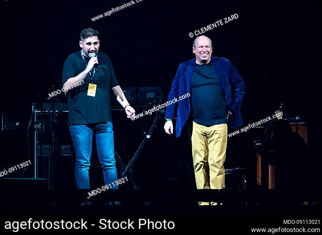 The Italian promoter Clemente Zard, son of David Zard, together with the German composer, record producer and winner of two Oscars Hans Zimmer on the stage of...
