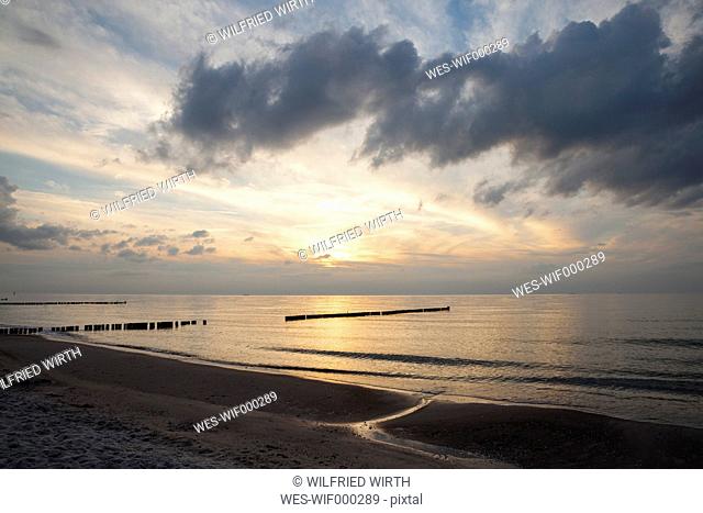 Germany, Mecklenburg-Western Pomerania, Graal-Mueritz, part of beach at sunset