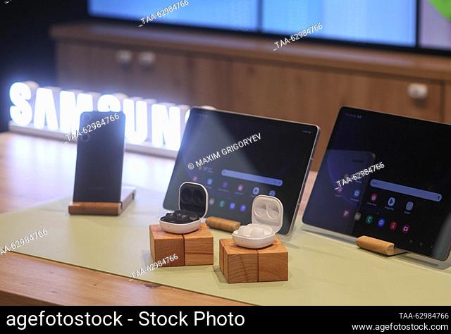 RUSSIA, MOSCOW - OCTOBER 4, 2023: A presentation of Samsung’s new products at an MTS store. Maxim Grigoryev/TASS