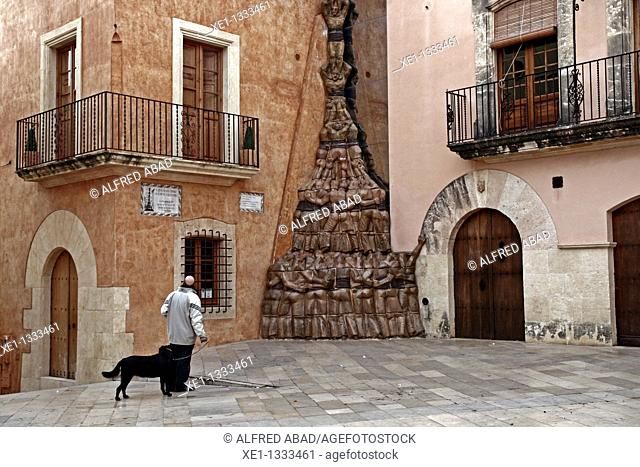 Pou square, sculpture, Altafulla, Tarragona, Catalonia, Spain