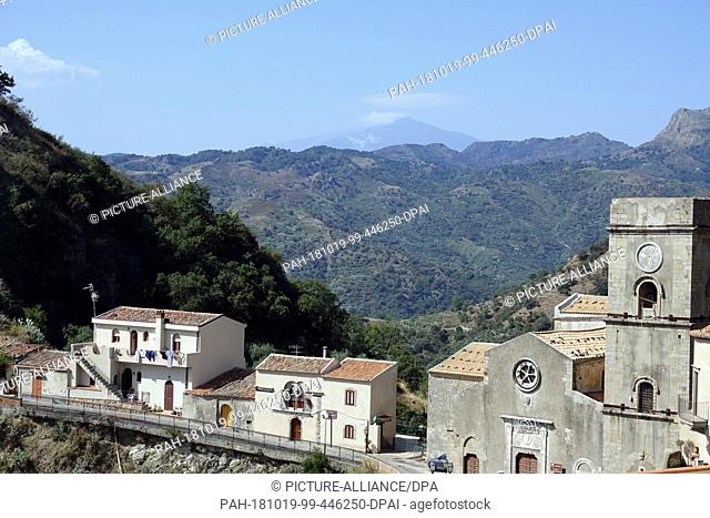05 September 2018, Italy, Savoca: 05 September 2018, Italy, Savoca: View to the Sicilian village Savoca and the church Santa Maria in Cielo Assunta