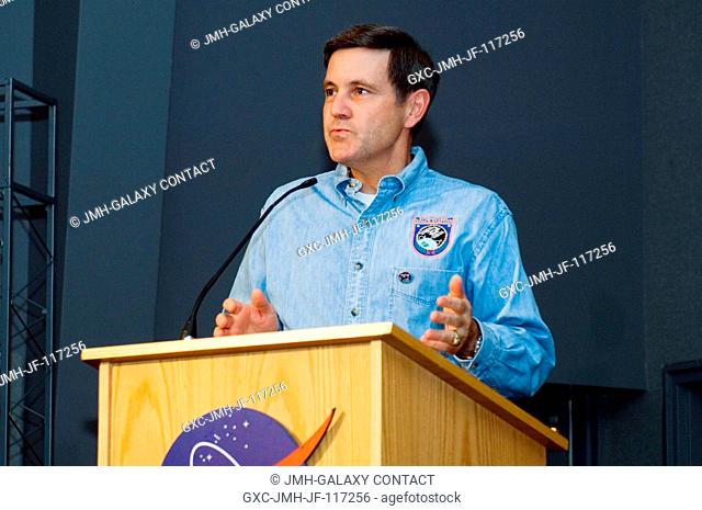 Johnson Space Center's (JSC) Deputy Director Robert D. Cabana speaks from the lectern in the ballroom of the Gilruth Center at JSC during the welcome home...