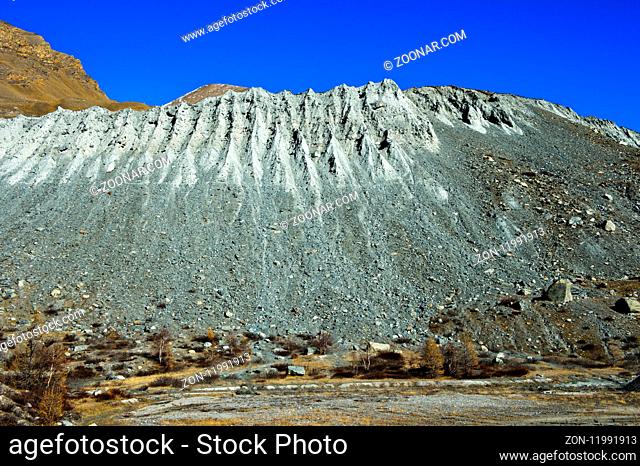 Bodenerosion an einem Berghang, Zermatt, Wallis, Schweiz / Soil erosion of a mountain slope, Zermatt, Valais, Switzerland