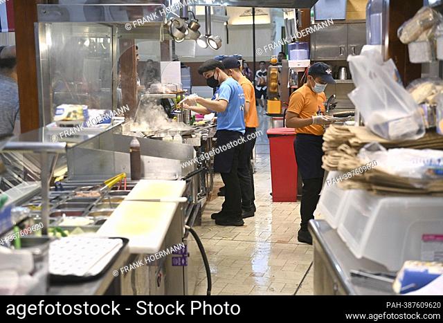 Impressions from Doha / Qatar on December 7th, 2022. View into the kitchen of a restaurant in the food court in the Villaggio Shopping Mall