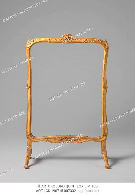 Fire screen, Fire screen made of gilded beech wood, with extension leaf. The screen rests on low S-shaped trestle feet and has a window with rocaille motifs and...