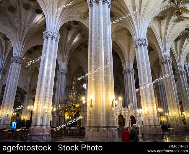 Pilares y bóvedas de la Catedral del Salvador. Zaragoza. Aragón. España