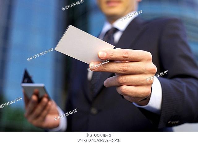 Man holding a calling card into the camera