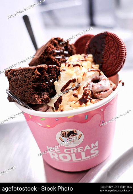 19 April 2021, Hamburg: A brownie & Oreo ice cream creation stands on the frosting plate in the studio of Youtuber Gil Grobe