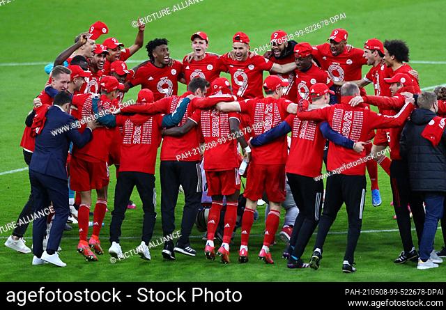 08 May 2021, Bavaria, Munich: Football: Bundesliga, FC Bayern München - Borussia Mönchengladbach, Matchday 32 at the Allianz Arena
