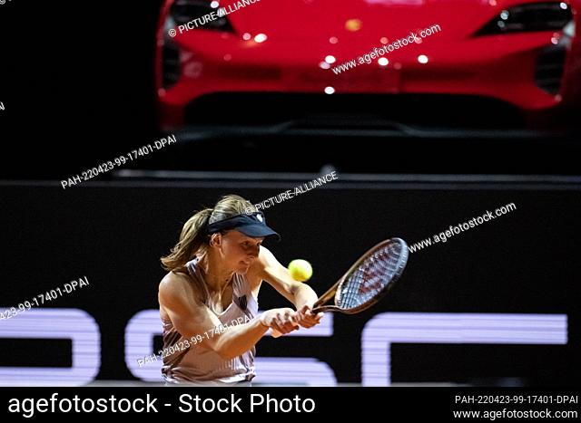 23 April 2022, Baden-Wuerttemberg, Stuttgart: Tennis: WTA Tour - Stuttgart, singles, women, semifinals. Swiatek (Poland) - Samsonova (Russia)