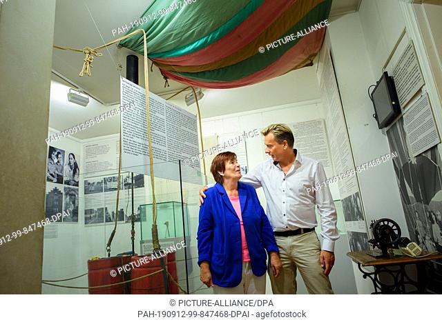 12 September 2019, Berlin: Doris Strelzyk and Andreas Strelzyk, contemporary witnesses and GDR refugees, are standing in the Wall Museum at Checkpoint Charlie...