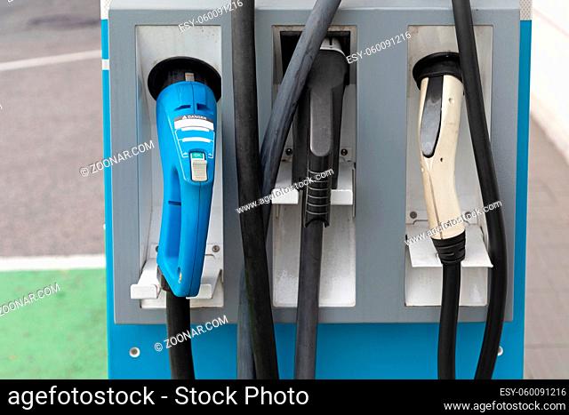 Fast Charger With Three Connections for Different Electric Vehicles