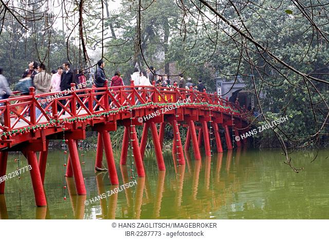 Red Bridge, Hoan Kiem Lake, Hanoi, Vietnam, Southeast Asia, Asia