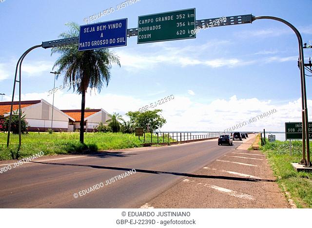 Boundary São Paulo - Mato Grosso do Sul and bridge Maurício Joppert, Presidente Epitácio, São Paulo, Brazil