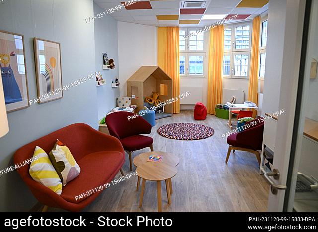 20 November 2023, Hesse, Frankfurt/Main: A recreation room is furnished with toys and bright colors in Hesse's first ""Childhood House"" on the grounds of the...