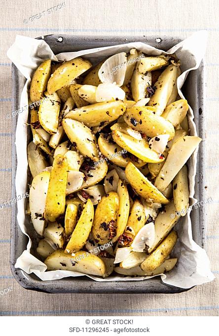 Potato wedges with olive oil and pesto