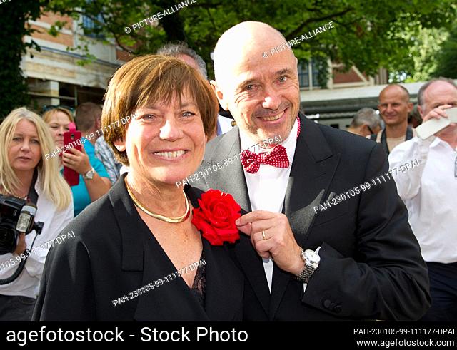 FILED - 25 July 2015, Bavaria, Bayreuth: Former ski racers Rosi Mittermaier and Christian Neureuther, smile at the opening of the 104th Bayreuth Festival