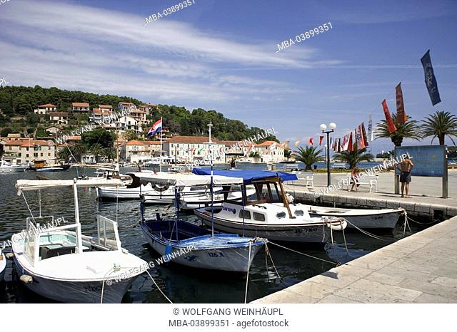 Croatia, Dalmatia, island Hvar, Jelsa, harbor, promenade, boats, lake, passers-by, Mediterranean, Adriatic, Croatian, coast, place, vacation-place, harbor-place