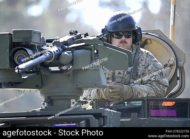 Soldier, gunner, tank gunner of a US tank sits on the command post of a tank, tank. Prime Minister Dr. Markus Soeder visits the US military training area...